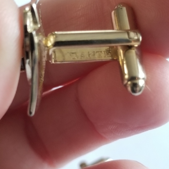 Vintage cufflinks by Dante pale gold tone metal green stone cabochons - Picture 10 of 14